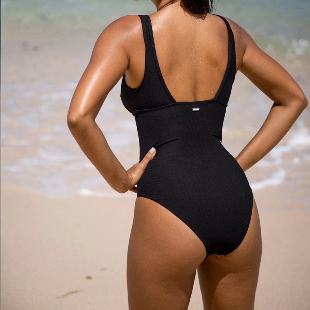 Berlook Black Cutout One-Piece Swimsuit 47 - Picture 3 of 8